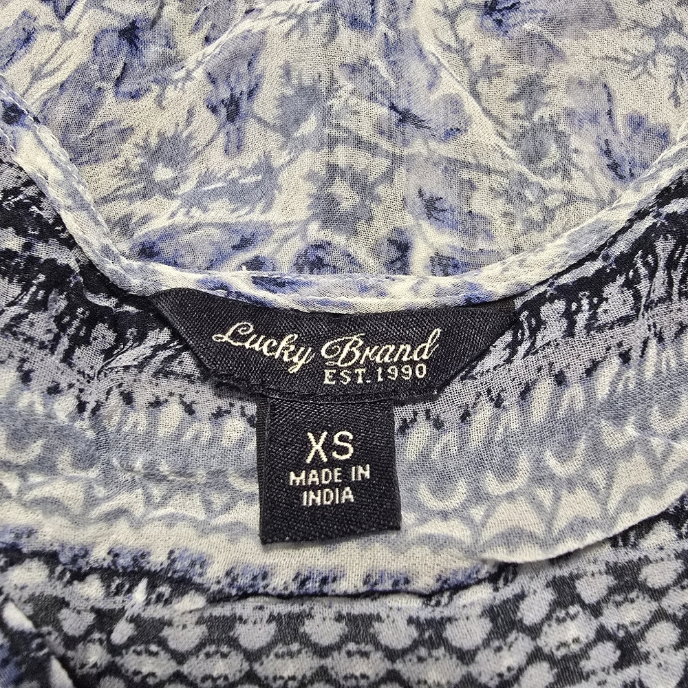 Lucky Brand Women’s Blouse  Summer Blue White Floral Geo Sleeveless Size XS - Picture 7 of 9